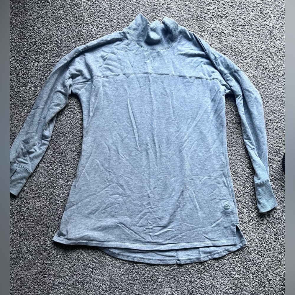 LL Bean women’s long sleeve shirt. Excellent preowned condition. Size Medium.